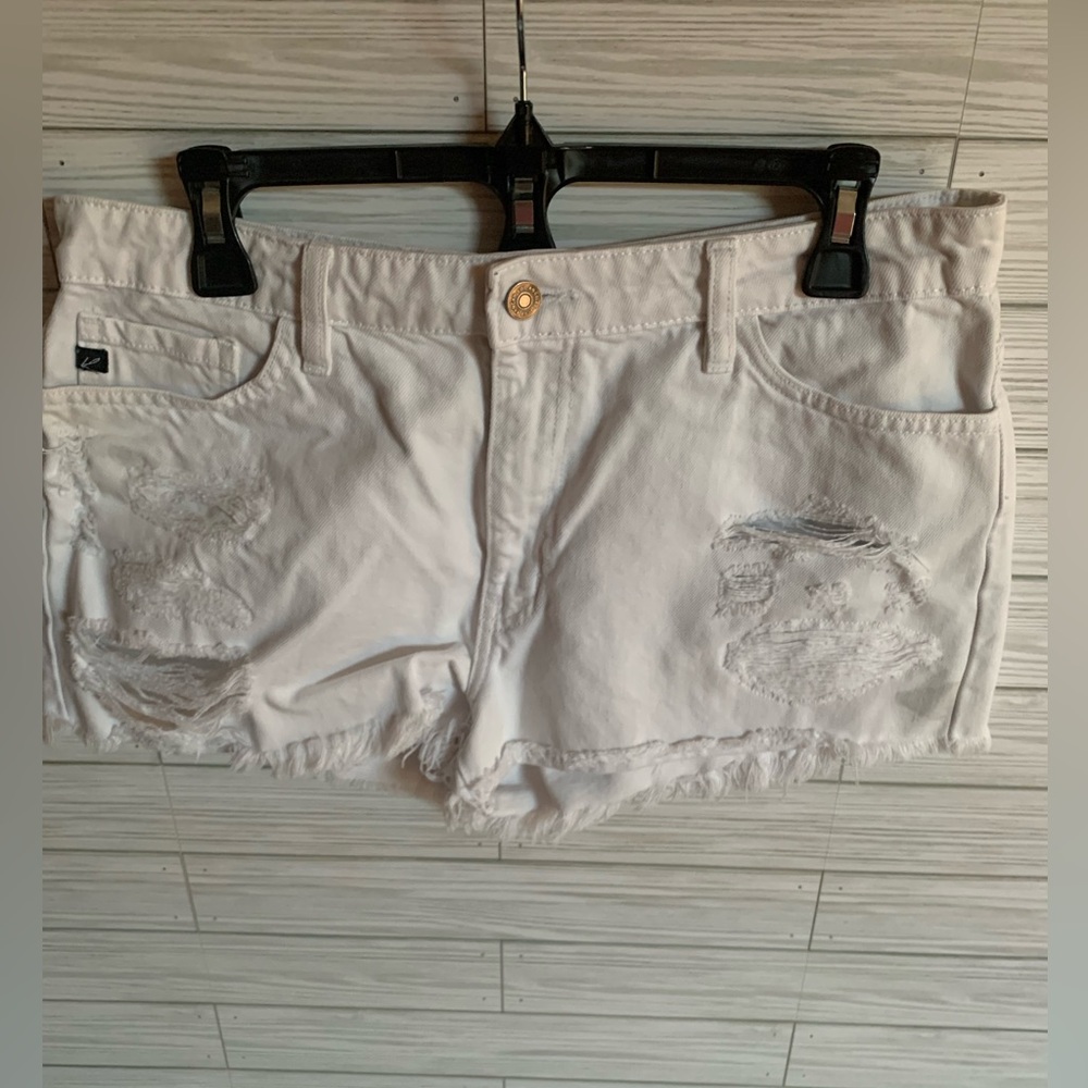 KanCan Women’s Distressed White Denim Shorts
2 in inseam
